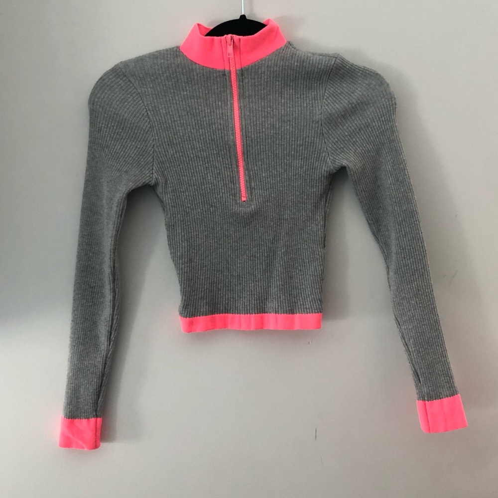 Fashion Nova| Gray & Hot Pink Long Sleeve Crop Top (XS)